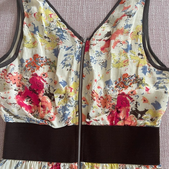 Vero Moda pretty summer dress with Back zip Size XS - Picture 3 of 6